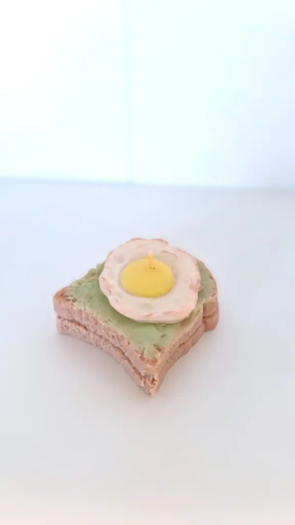 Breakfast Toast candle شمعة توست الإفطار (بيض)