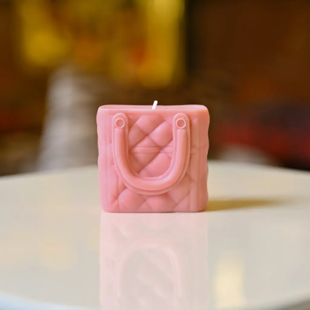 bag candle small شمعة حقيبة صغيرة (وردي)