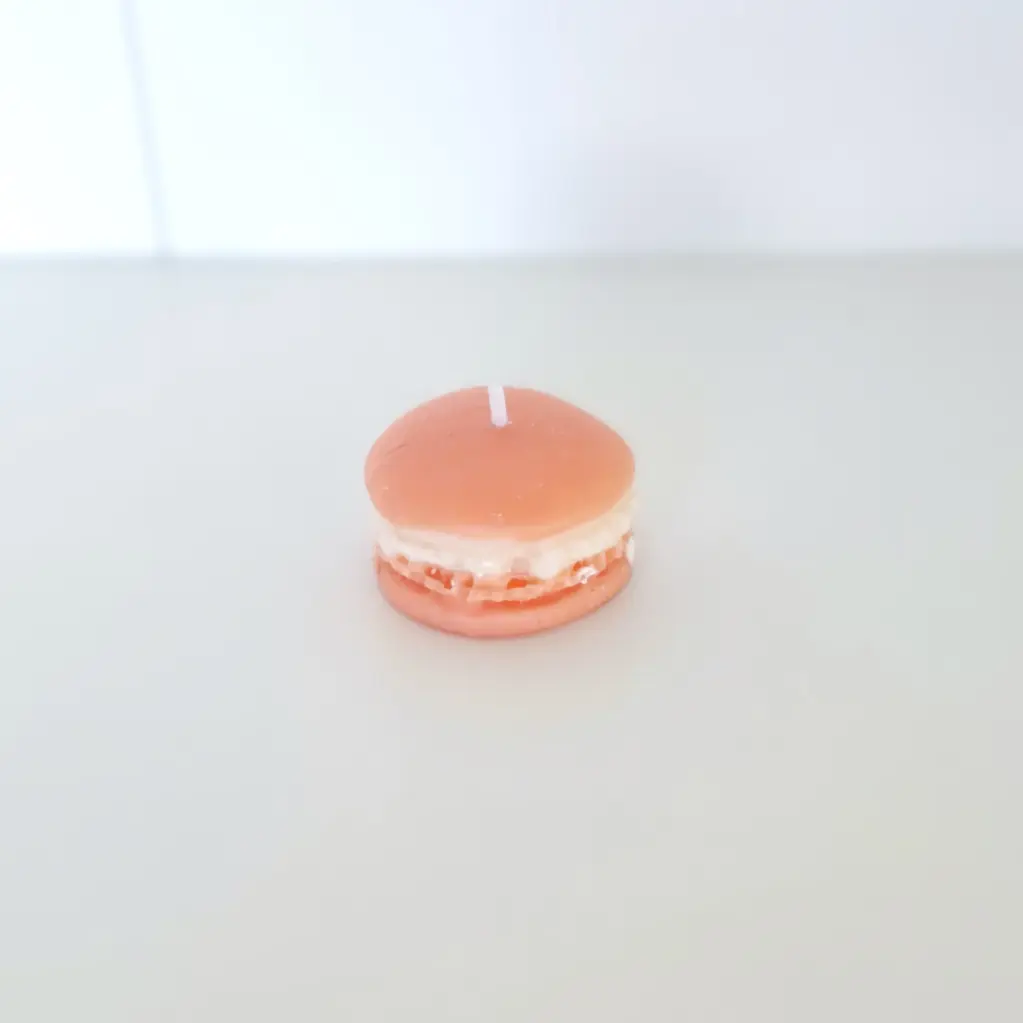 Piece macaron candle شمعة قطعة ماكرون