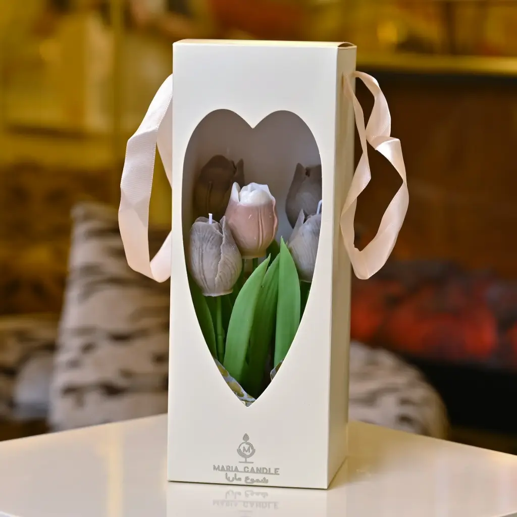 Flower paper box candle شمعة صندوق هدايا بالزهور (بني)