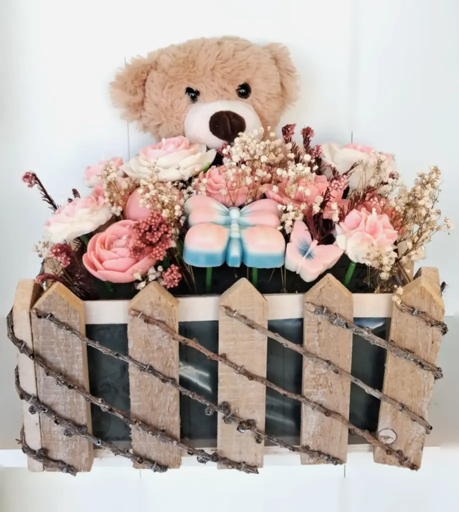 Teddy bear square flower basket candle شمعة سلة زهور مربعة بدب تيدي