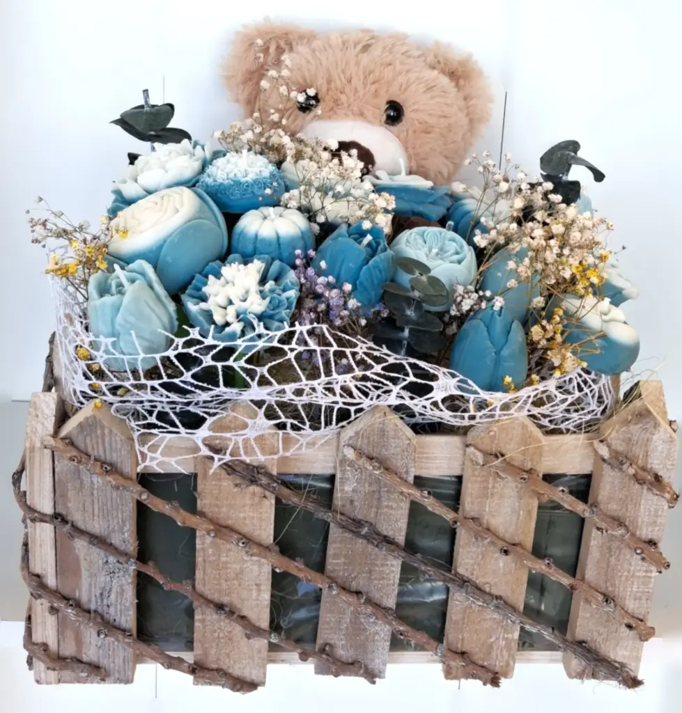 Teddy bear square flower basket candle شمعة سلة زهور مربعة بدب تيدي