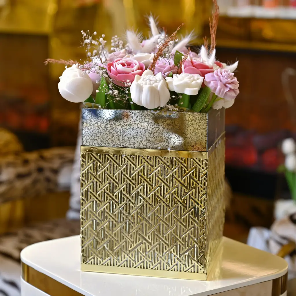 Flower vase candle شمعة فازة زهور (خيار 1)