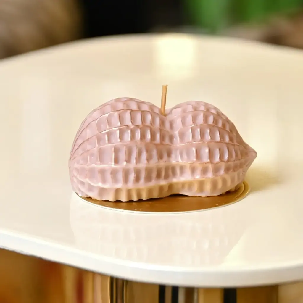 Croissant Peanuts candle شمعة كرواسون فول السوداني