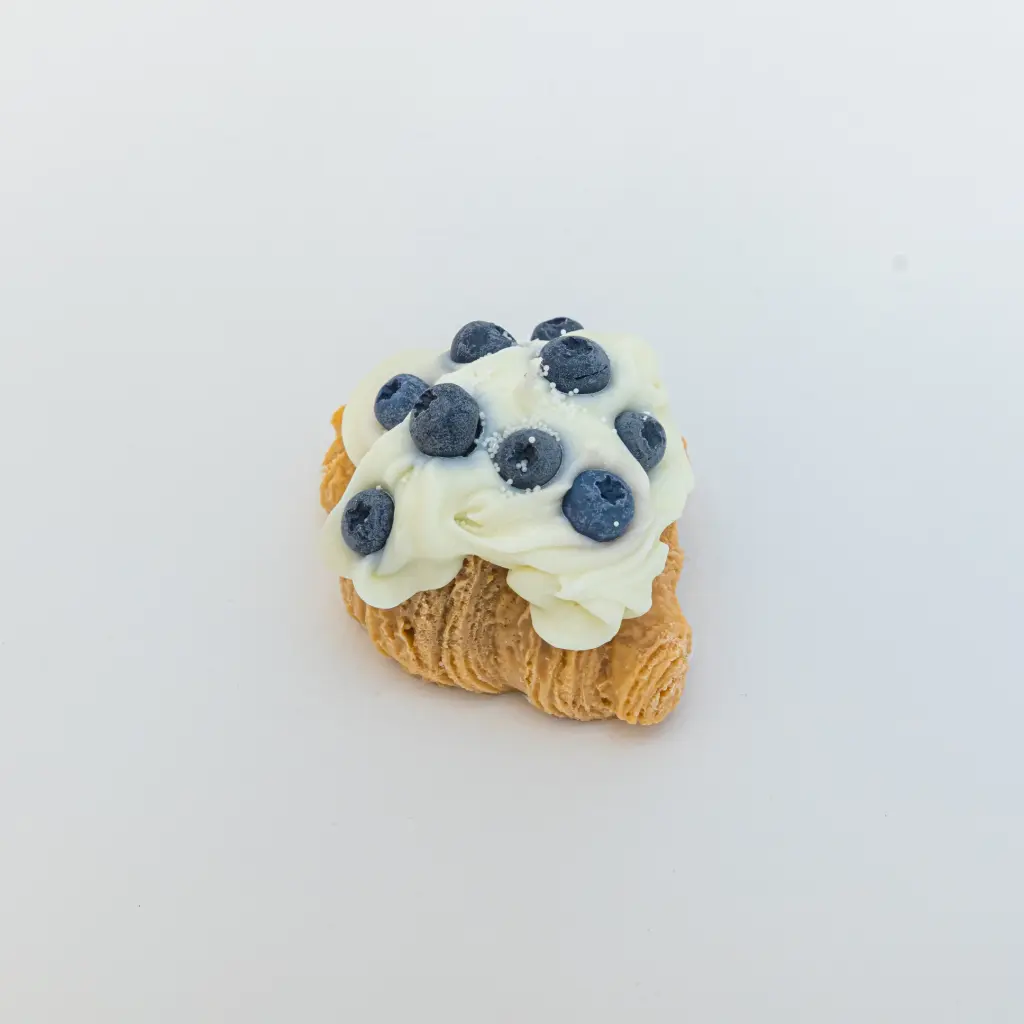 [Croissant blueberry candle] Croissant blueberry candle شمعة كرواسون بالتوت الأزرق