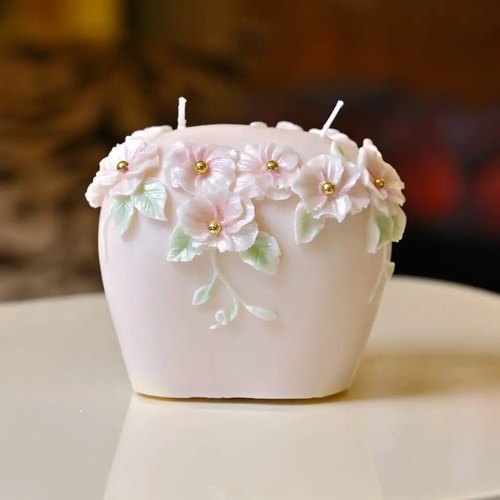 Bride Traditional Style Candle شمعة العروس بطابع تقليدي