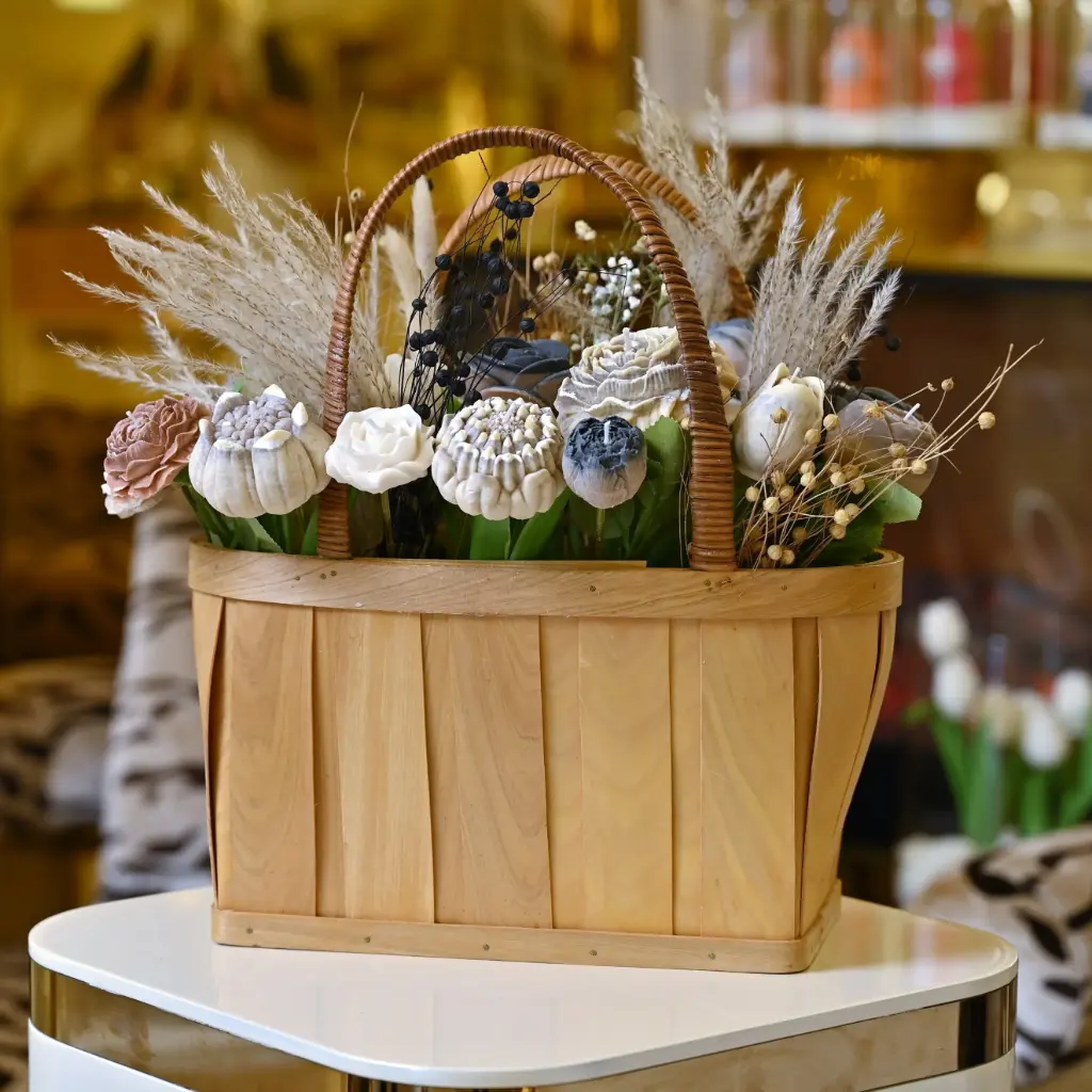 Rottin Artisan Flower Bouquet Candle Extra Large شمعة باقة زهور روتين أرتيزان كبير جدا