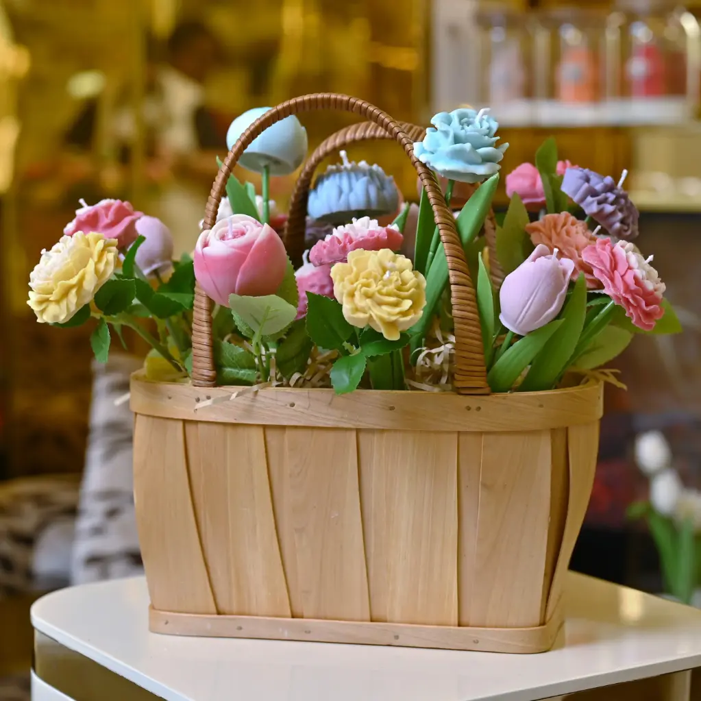 Rottin Artisan Flower Bouquet Candle Large شمعة باقة زهور روتين أرتيزان كبير